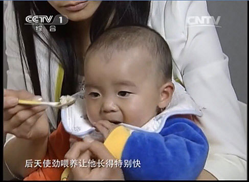 CCTV生活提示：瘦孩子也要警惕高血压－过度喂养容易导致儿童高血压_03.jpg