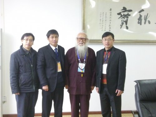 与朱鹤亭留影.JPG